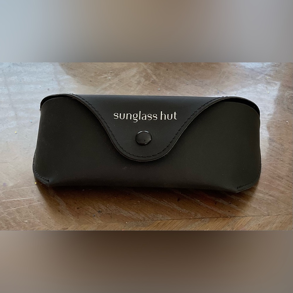 Sunglasses Hut sunglasses case, black